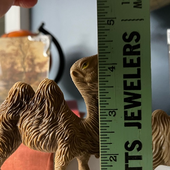 2 plastic nativity camels made in Italy Christmas manger - Picture 10 of 14